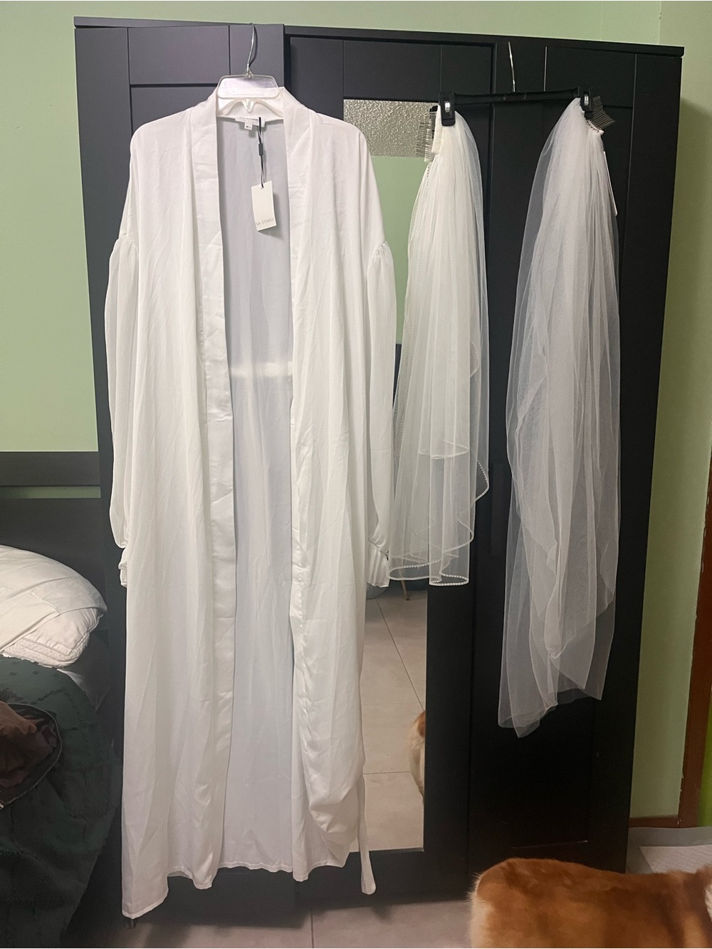 Six Stories White Women's bride robe- 2 veils included